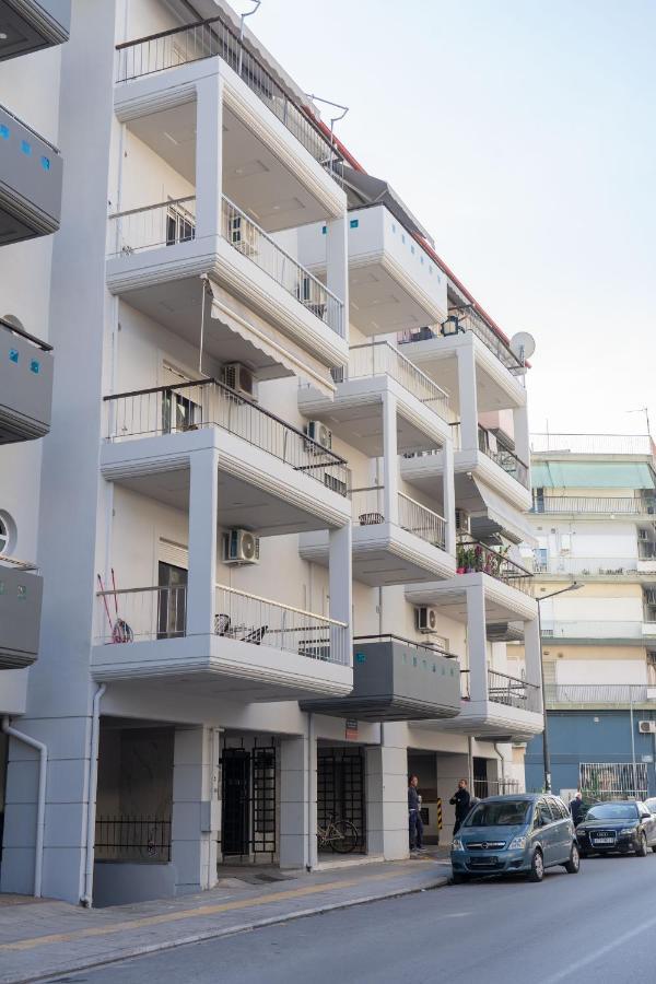 The Whole Packet A5 Center With Parking Apartment Лариса Екстериор снимка